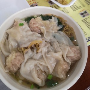 Wanton con fideos