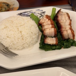 Lechon Comida con arroZ