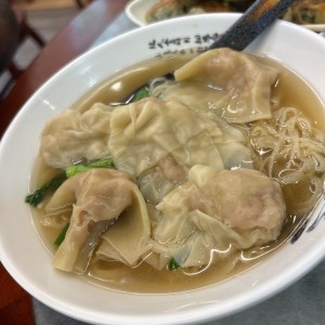 Sopa De Wanton De Puerco Con Fideos