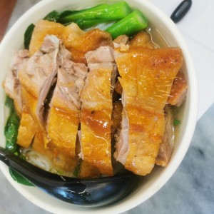 Sopa de pato asado con tallarines