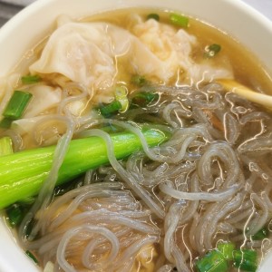 Sopa de wanton con camarones
