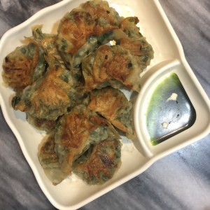 Dumpligs de cerdo y espinaca.