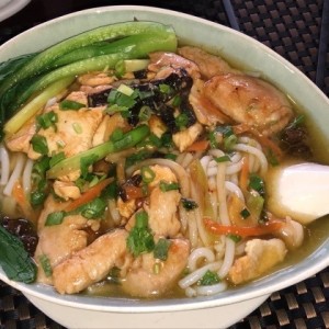 sipa de pollo con fideos