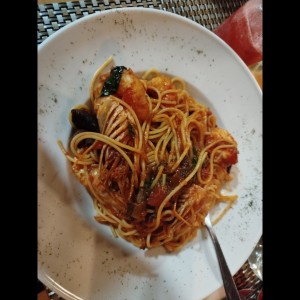 spaghetti con langostinos y hongos porcini