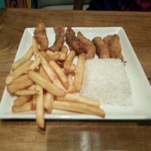 deditos de pescado con papas fritas