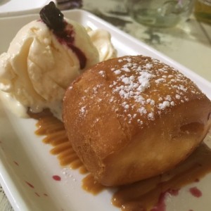 baby boom pan bao frito relleno dulce de leche y helado 