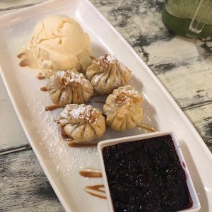 Wonton relleno y helado
