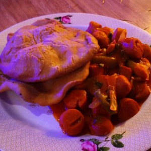 salchicha guisada con hojaldre