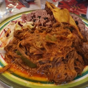 Arroz con guandu y carne mechada