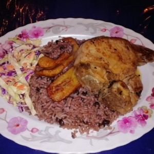 CHULETON CON ARROZ CON GUANDU