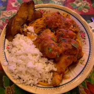 Macarrones con pollo guisaso