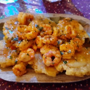 Patacones con camarones