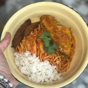 Macarrones con gallina de patio