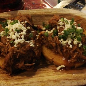 tortilla con carne mechada