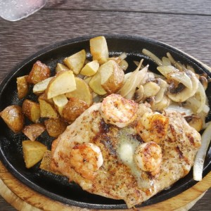 Pollo con camarones y queso, no recuerdo el nombre exacto
