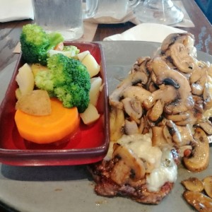 Bistec con camarones y Hongos
