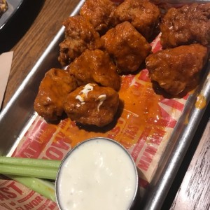 Boneless en salsa ?buffalo?