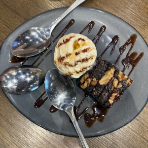 Brownie con helado