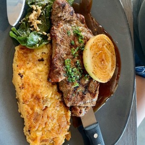 Sirloin 3/4 espinaca y pure a la parrilla