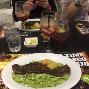 tallarin verde con churrasco 