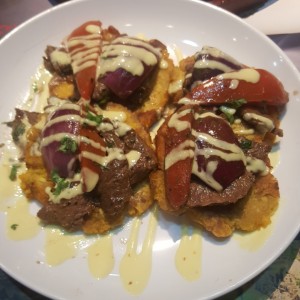 patacones con lomo 