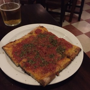 Masa con salsa y oregano