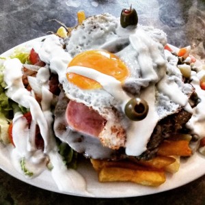 chivito canadiense al plato