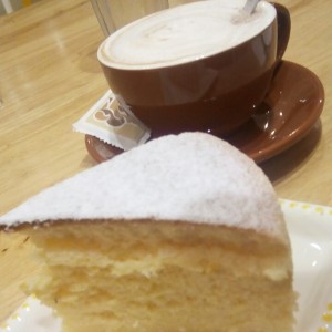 Japanese Cheesecake y chocolate caliente