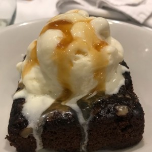 Brownie con helado