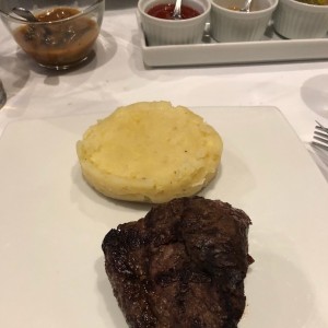 cuadril con pure de papas 