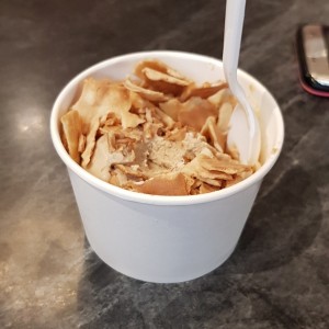 Dulce de Leche con toppin de barquillo