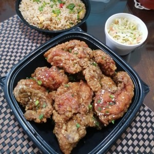 Honey Butter Chicken, Arroz al Wok y Ensalada