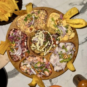 Ceviches mixtos con platanitos!