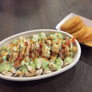chiken bowl con arepitas