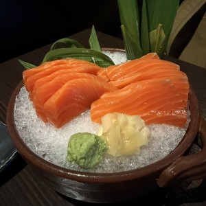 ENTRIES - SASHIMI DE SALMON
