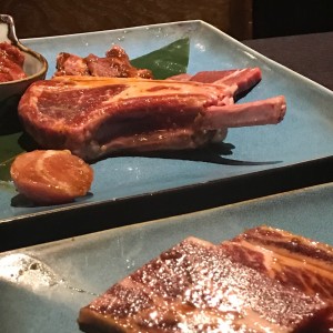corte gauyu y cordero con aderezos