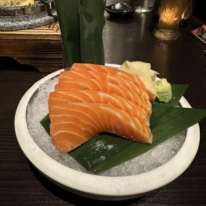 ENTRIES - SASHIMI DE SALMON