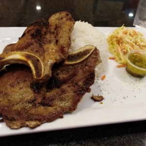 chuleta con salsa chimichurr