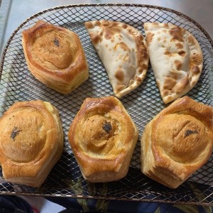 Pastelitos de Carne y Empanadas de Carne Picante 