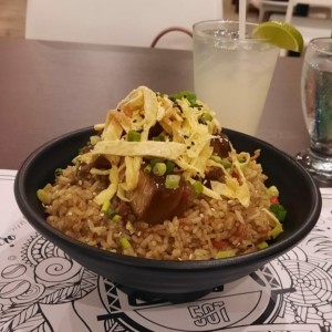 Arroz Chaufa con Chancho al estilo Nikkei y Limonada