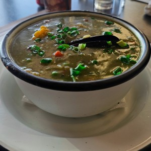 Aguadito de mariscos