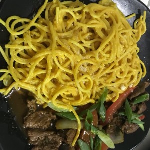 tallarines a la huaicana con lomo salteado