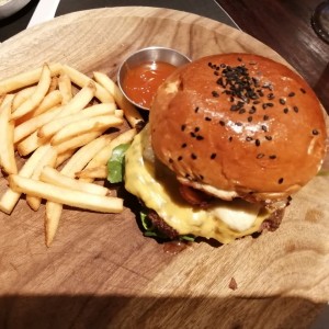 Platos Principales - Bat Country Burger