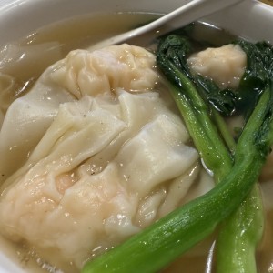 SOPA DE WANTON DE CAMARONES