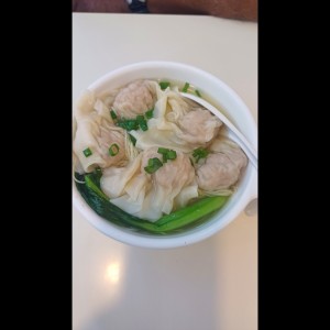 SOPA DE WANTON DE CAMARONES