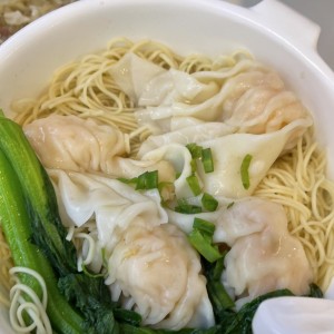 SOPA DE WANTON DE CAMARONES