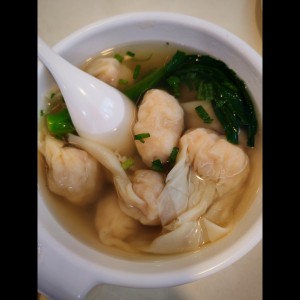 SOPA DE WANTON DE CAMARONES