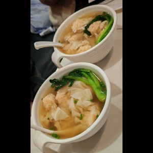 SOPA DE WANTON DE CAMARONES