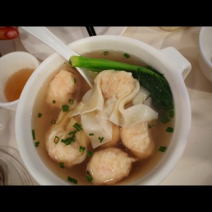 SOPA DE WANTON DE CAMARONES