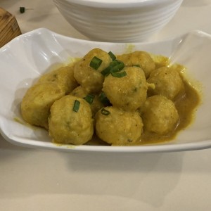 BOLITAS DE PESCADO AL CURRY